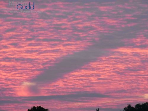 Fallstreak hole mit Schattenwurf an Virga