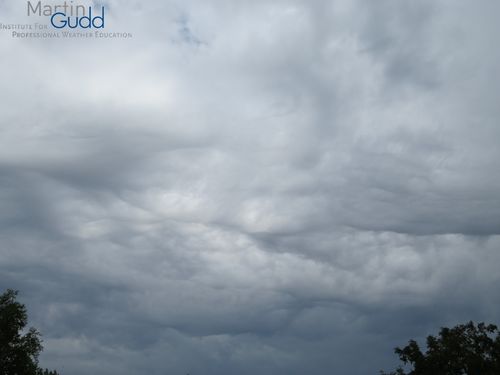 Asperitas an dicht gepackten Ac floccus bzw. Ac castellanus / Asperitas with accumulated Ac floccus resp. Ac castellanus